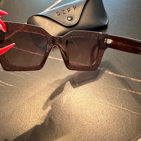 DIFF Eyewear Dani Sunglasses - CHESTNUT - Picture 10 of 12